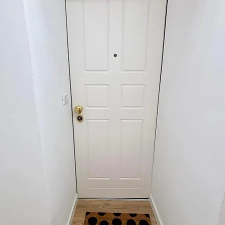 Casanova Pied A Terre Apartment