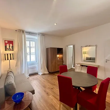 Apartment Casanova Pied A Terre Triest